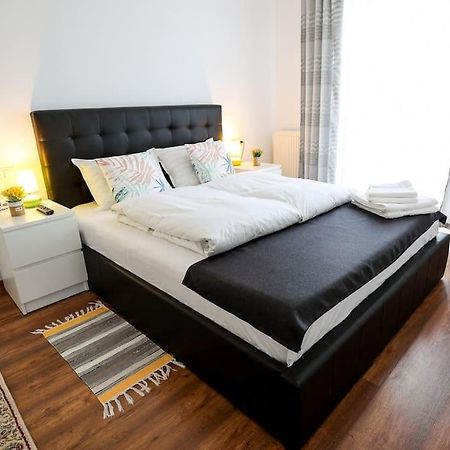 Modern Condo With Parking, 시비우 외부 사진