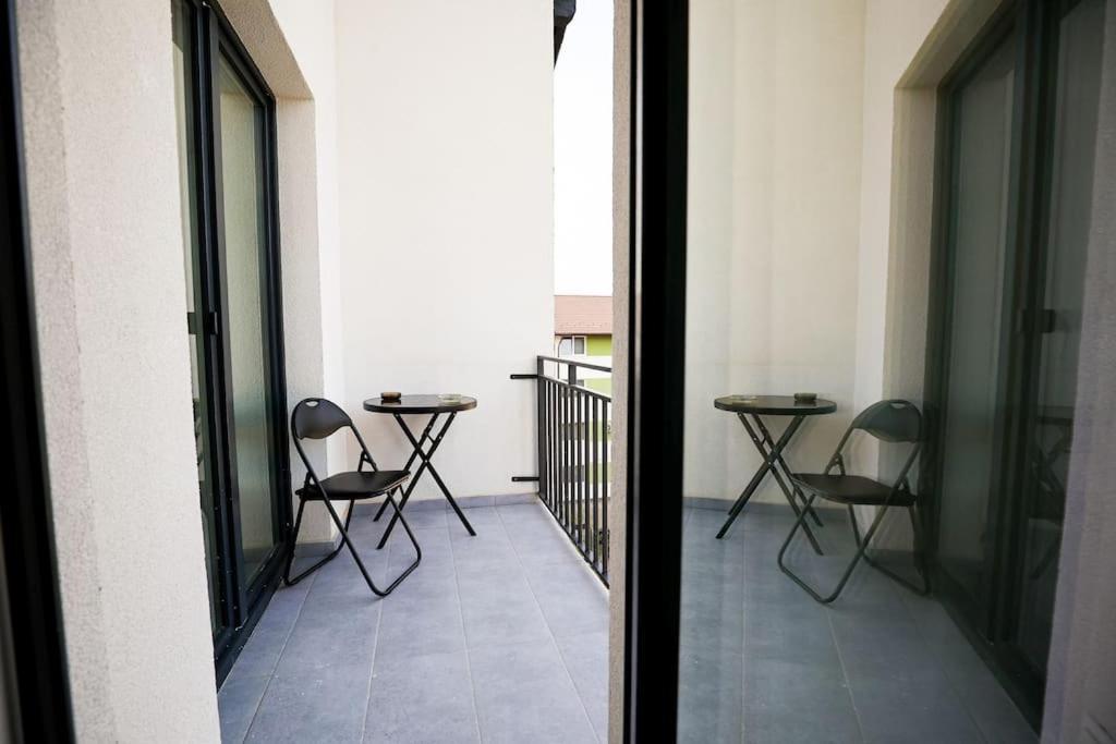 Modern Condo With Parking, 시비우 외부 사진